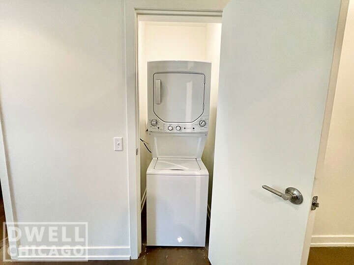 Building Photo - 1139 W Lawrence Ave