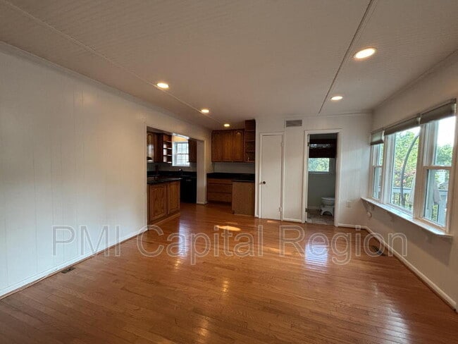 Building Photo - 8710 Maywood Ave