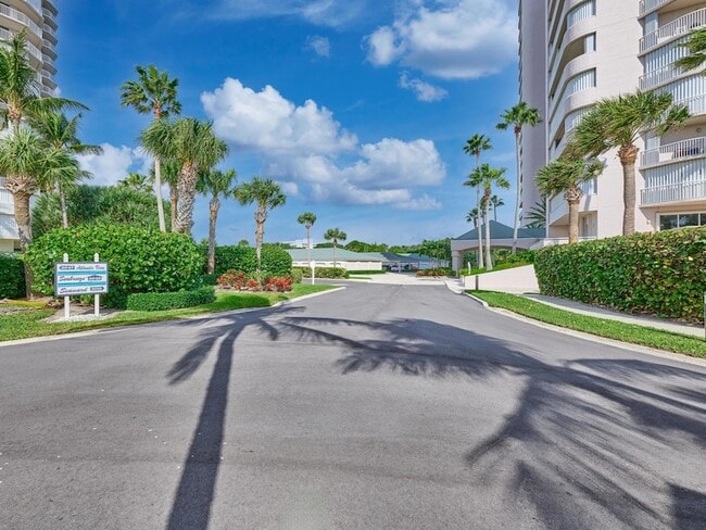 Building Photo - 5051 N Hwy A1A