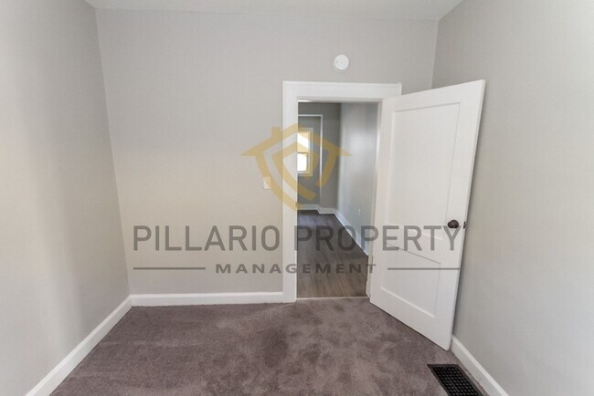 Building Photo - Charming 3-Bedroom Bungalow Near Garfield ...