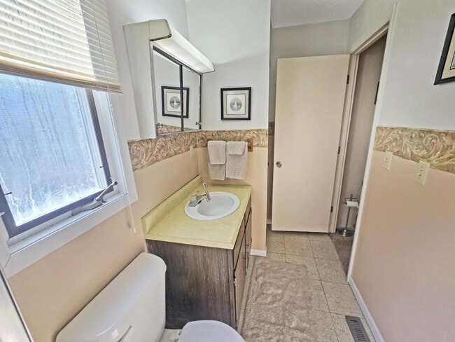 Building Photo - 3201 Emerson St