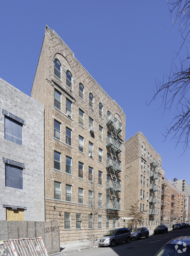 Building Photo - 1109 Clay Ave
