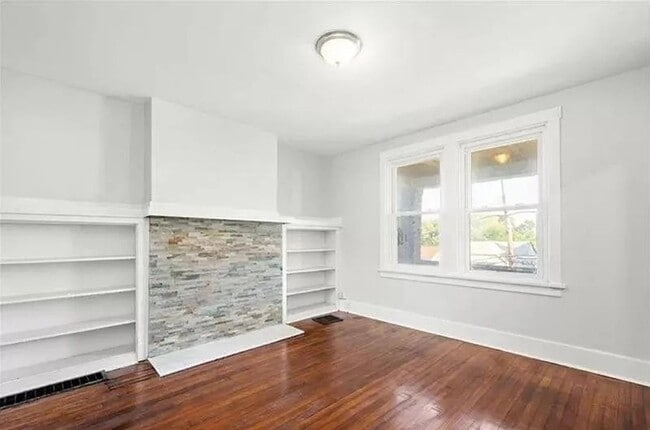 Building Photo - Available 8/7/26 – Charming 3 Bedroom Home in Brookline | $1,650/Month