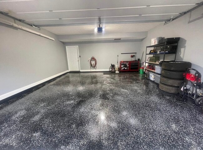 Building Photo - 2690 Gardenia Ave