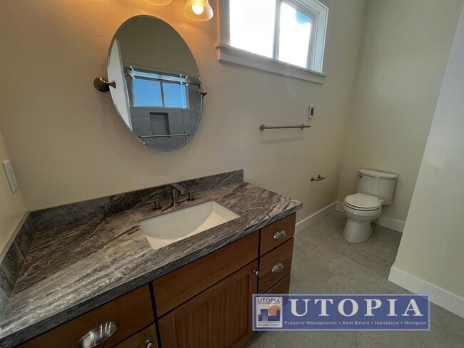 Building Photo - Beautiful 3 Bedroom, 3 Bathroom Duplex Unit Located on the Upper Westside of Santa Cruz. Brand ne...