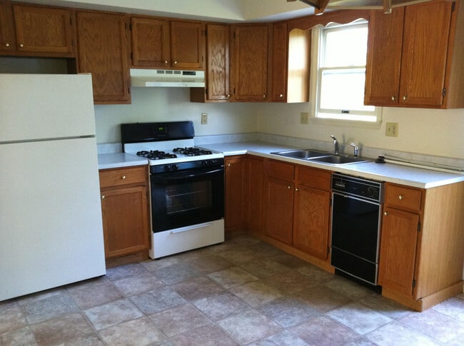 Building Photo - 148 Ivan Ln