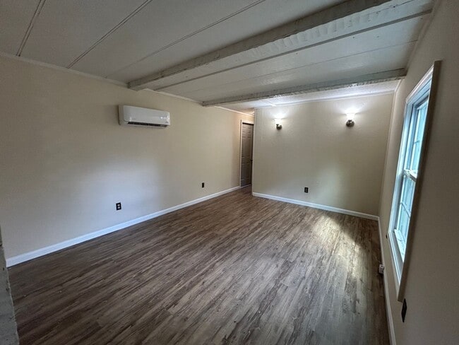 Building Photo - 2 Bedroom, 2 Bathroom- 153A Lone Oak Rd