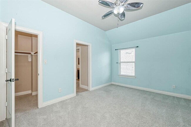 Building Photo - 27415 Blinkwood Park