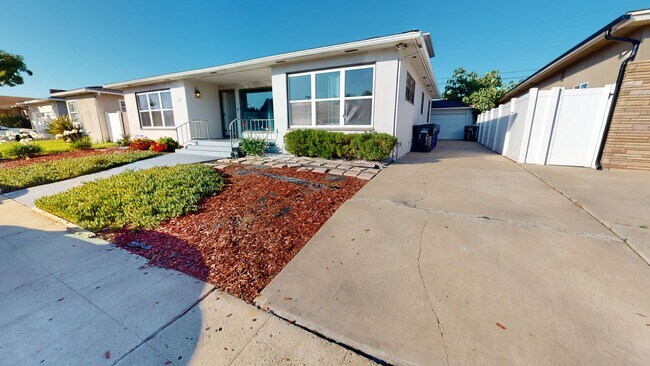 Building Photo - Huge House on Art St!! (Lease out, pending...