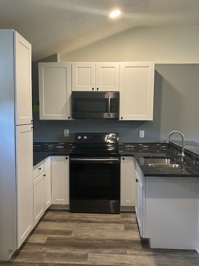 Building Photo - Single Floor Living!