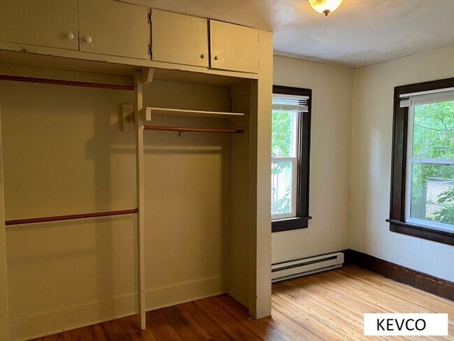 Building Photo - 208 E Pitkin St