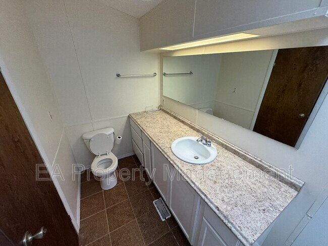 Building Photo - 7308 Turtledove Ln NE