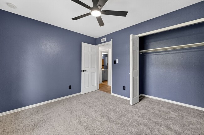 Building Photo - 302 Independence Dr