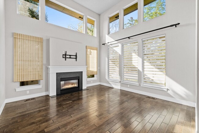Building Photo - Luxury Living in Harris Ranch | 3 Bed + Office | 3 Bath | 2,713 Sq Ft