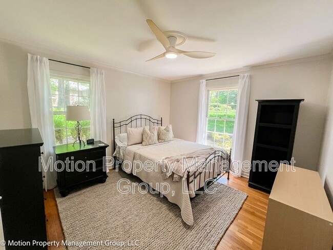 Building Photo - 123 N Palisades Dr