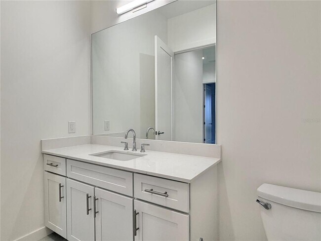 Building Photo - 920 N Osceola Ave