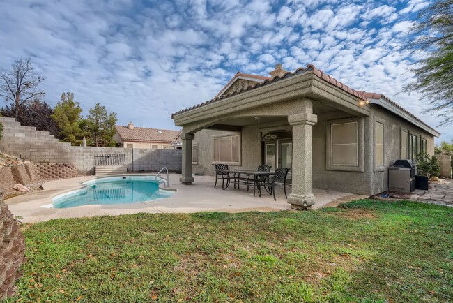 Building Photo - Amazingly beautiful one story house in Summerlin with pool!
