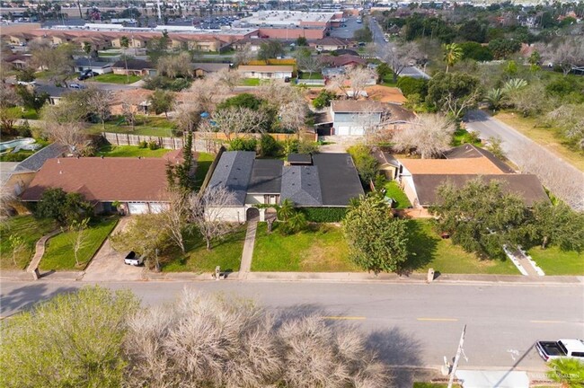 Building Photo - 2625 Village Dr