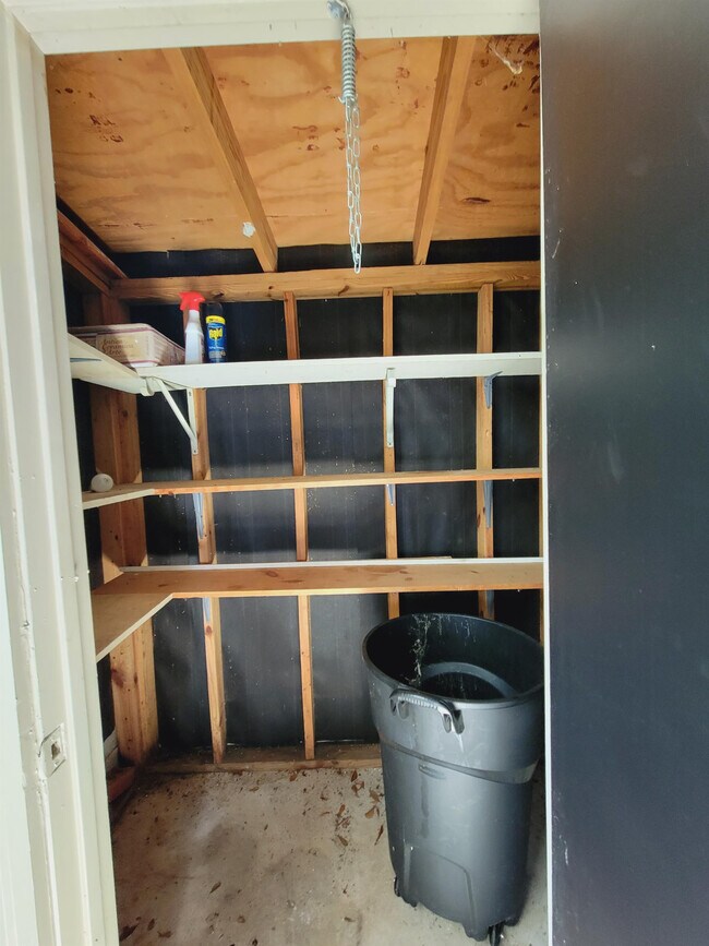 Building Photo - 517 Saddlewood Ln