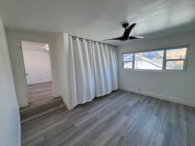 Building Photo - Modern Alamitos Beach 2 bedroom Condo plus...