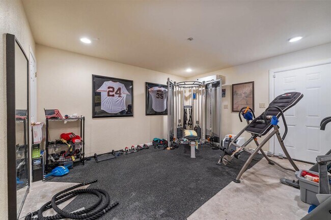 Building Photo - 604 Rolling Green Dr