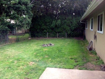 Building Photo - 4 Bedroom, 2 Bathroom House with Large Fen...