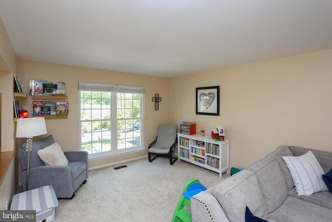 Building Photo - 4723 Leyden Way