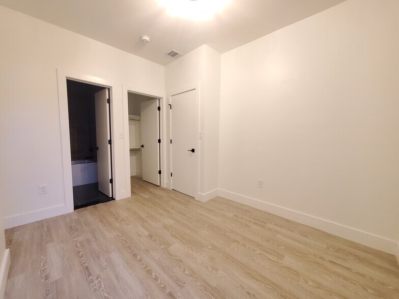 Building Photo - 670 Ocean Ave