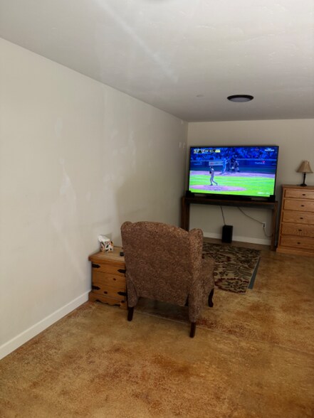 Building Photo - 2091 Fallbrook Ct