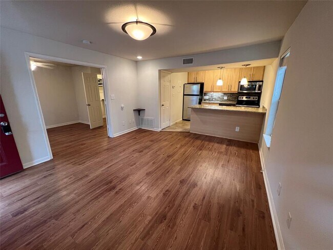 Building Photo - 7685 Northcross Dr