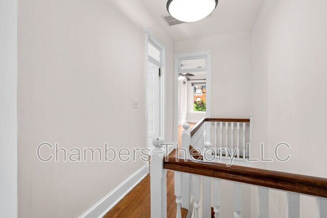 Building Photo - 1745 1st St NW