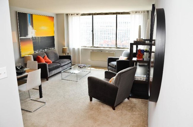 Building Photo - 326 W Illinois St