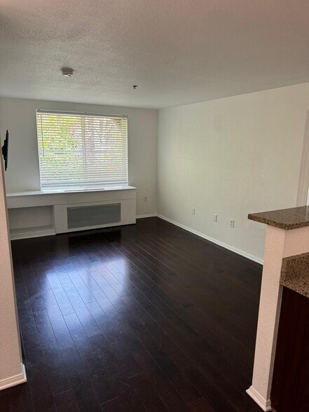 Open plan living, kitchen and breakfast area - 1970 Columbia St