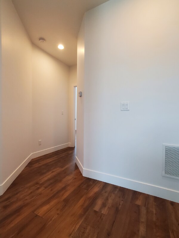Building Photo - 2183 525 W