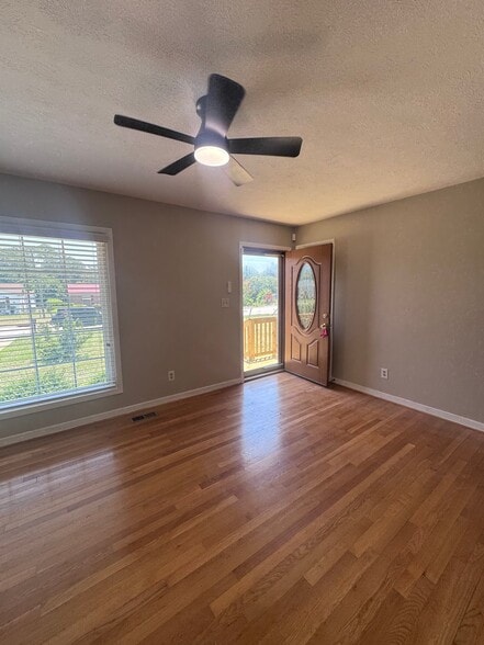 Building Photo - 7363 Hyannis Dr