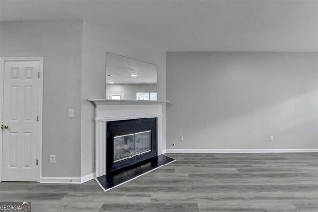 Building Photo - 903 Redwood Dr