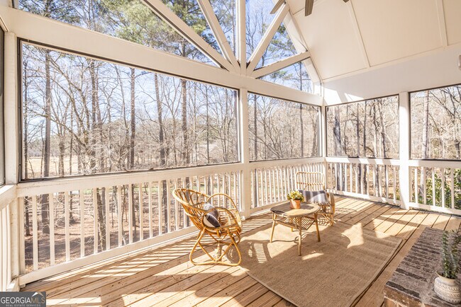 Building Photo - 1131 Pinehurst Dr