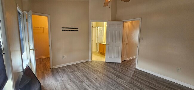 Building Photo - 9 E Calabash Ct