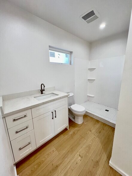 Building Photo - 3118 W 109th St