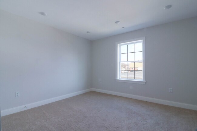Building Photo - 4 Montvale Ave