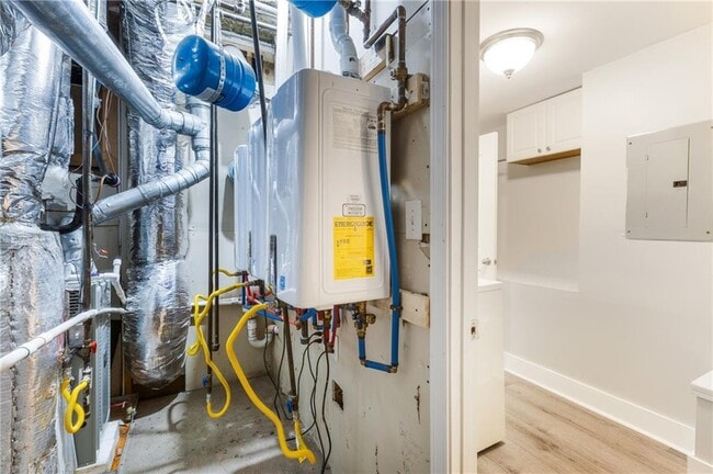 Building Photo - 71 17th St NE