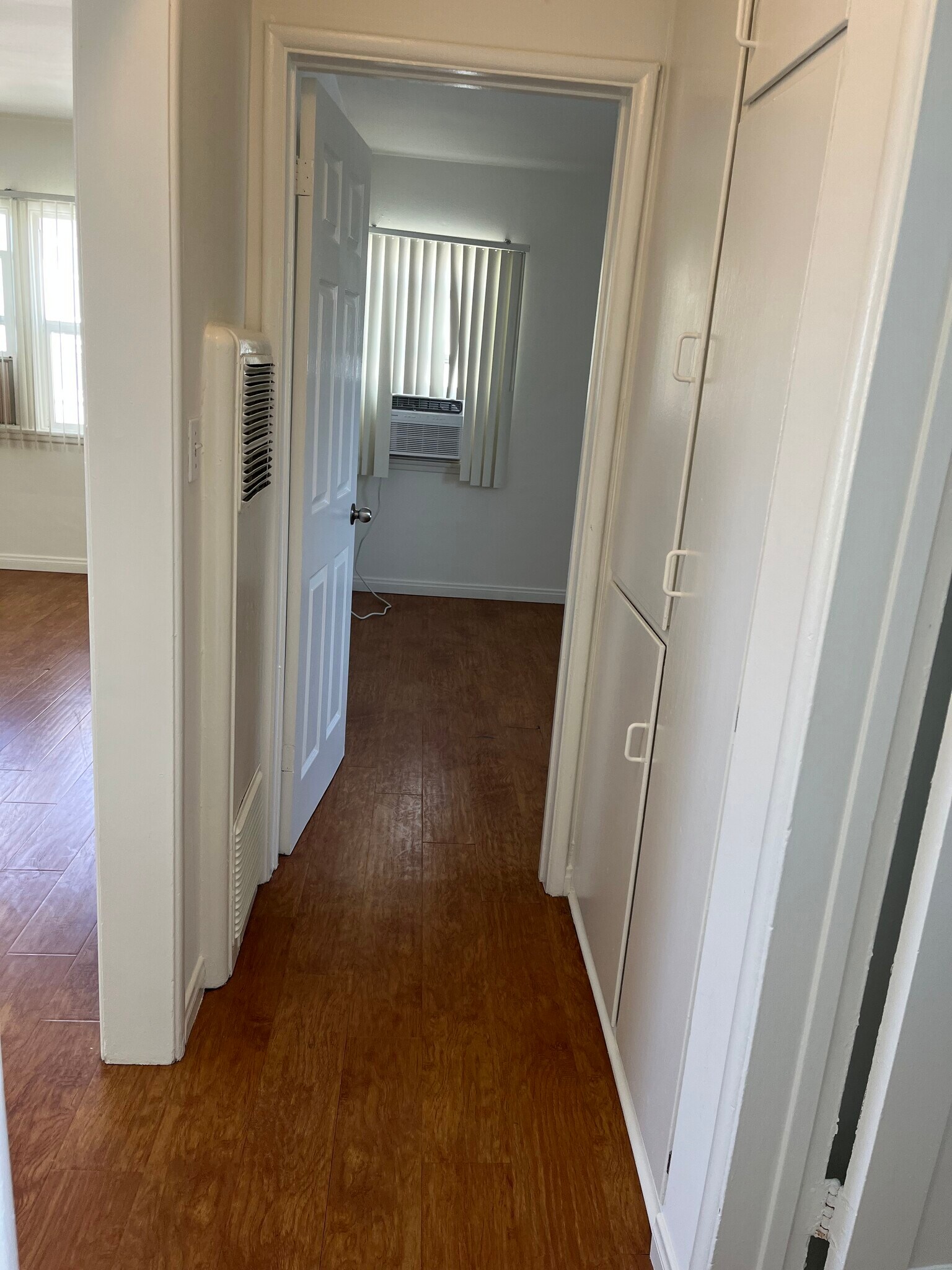 Building Photo - 5644 1/2 Kester Ave