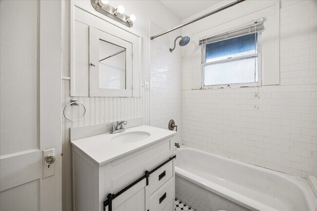 Building Photo - 1015 Usener St