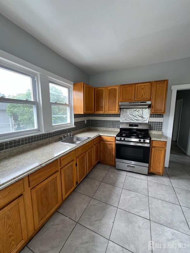 Building Photo - 498 Norwood St