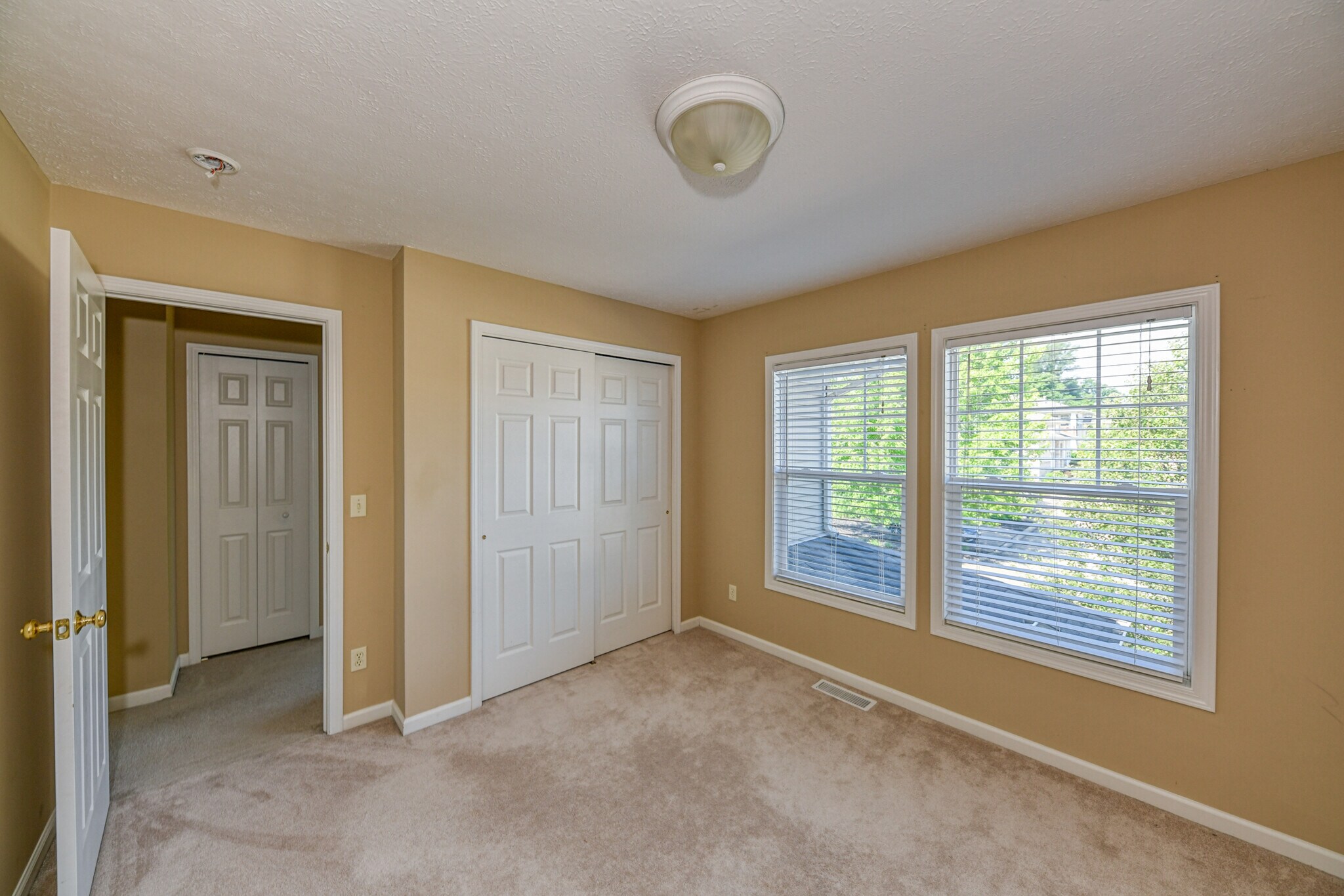 Building Photo - 5845 Crescent Ridge Dr