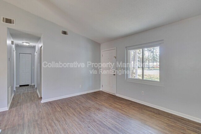 Building Photo - 128 Pointe S Dr