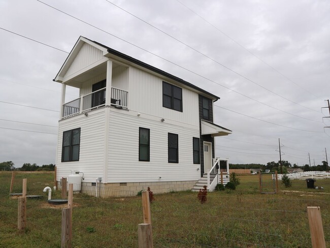 Building Photo - For Rent: Family-Friendly 2-Bedroom Home near Bayhealth Hospital and Milford, $1,675.00/month