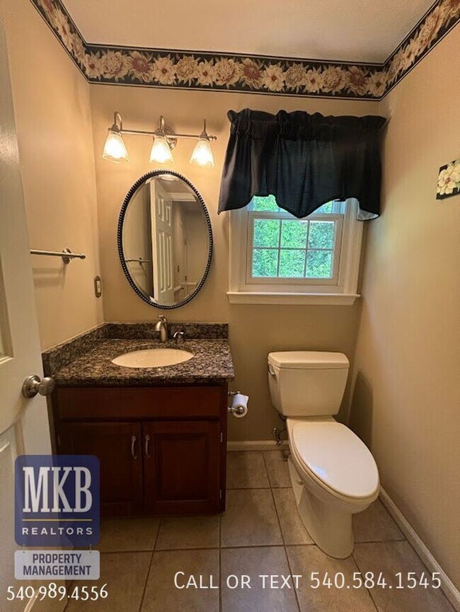 Building Photo - 5175 Lakeland Dr