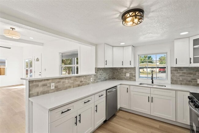 Building Photo - 4606 W Paxton Ave