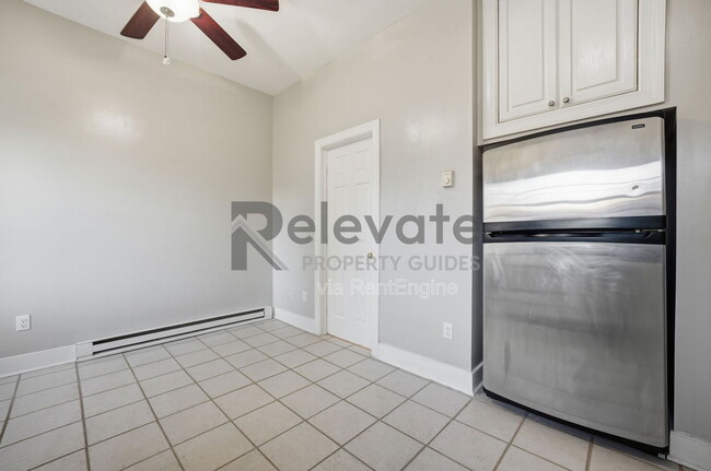 Building Photo - 2206 Parkwood Ave